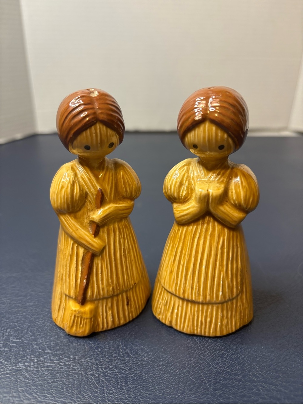 VTG cornhusk girls ceramic salt & pepper shakers
